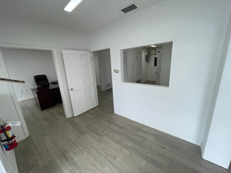 More Photos Of 209 6th Ave, Bradenton Office For Lease