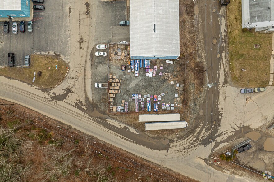 More Photos Of 13 Ridge Hill Rd, Assonet Warehouse For Lease