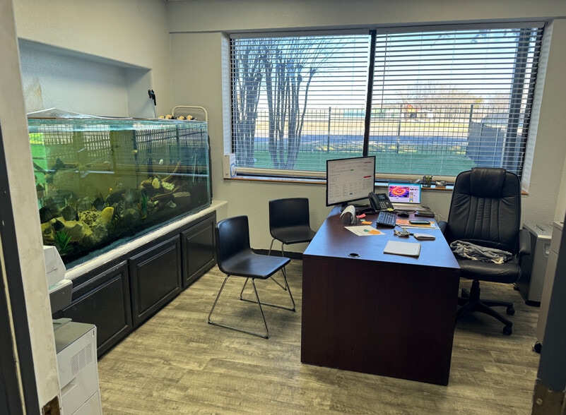 More Photos Of 5700 E Belknap St, Haltom City Warehouse For Sale