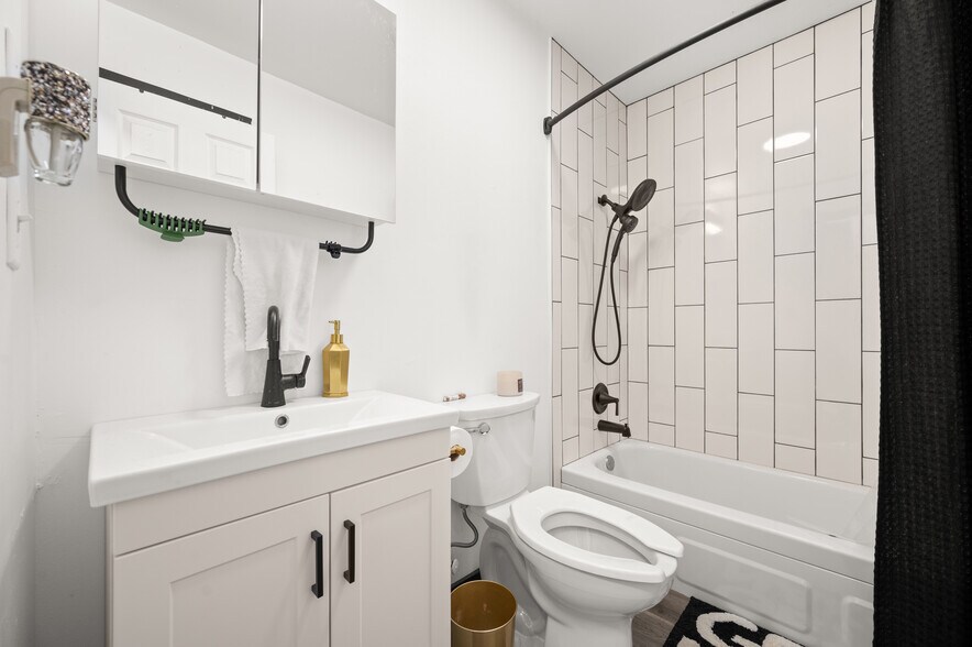 More Photos Of 1066 S Cross St, Sycamore Apartments For Sale