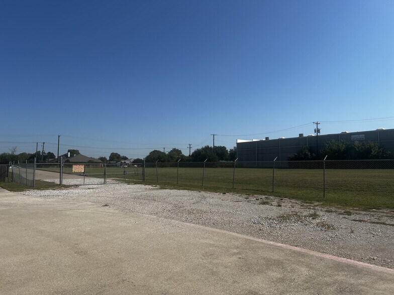 More Photos Of 7003 S Cooper St, Arlington Light Manufacturing For Sale