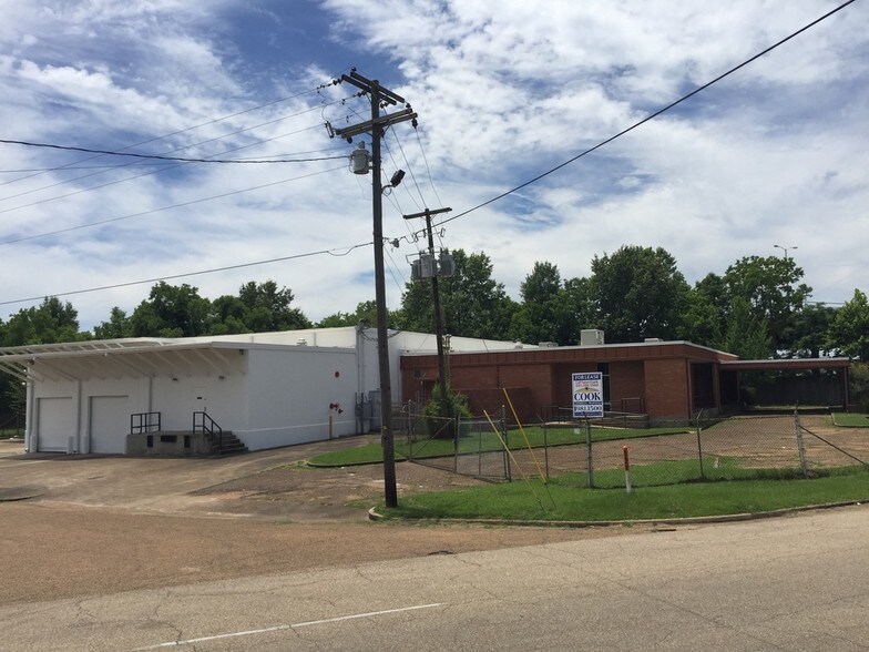 More Photos Of 755 Stonewall St, Jackson Flex For Sale
