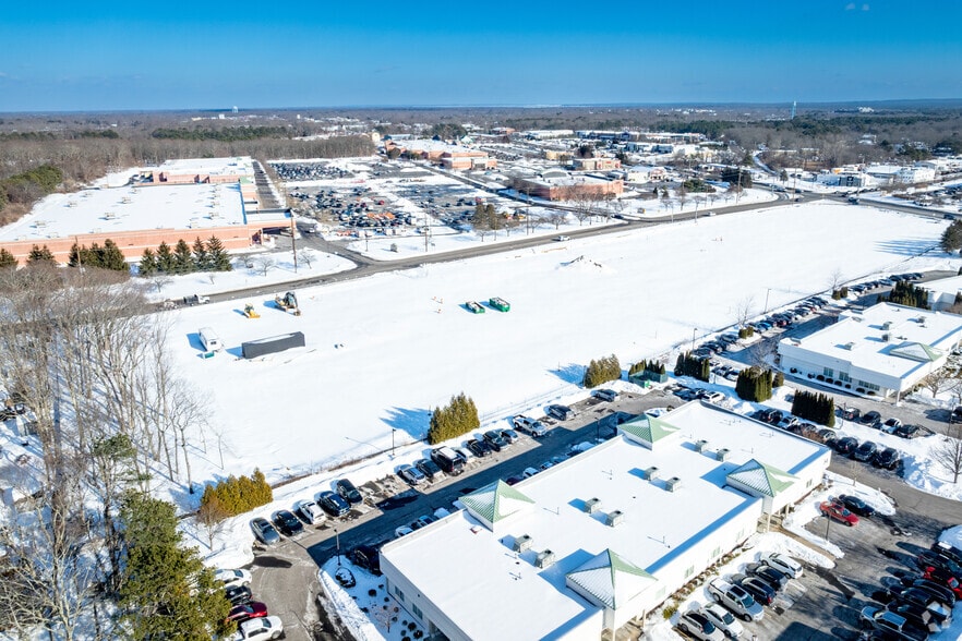 More Photos Of 365 Mill Rd, Calverton Land For Lease