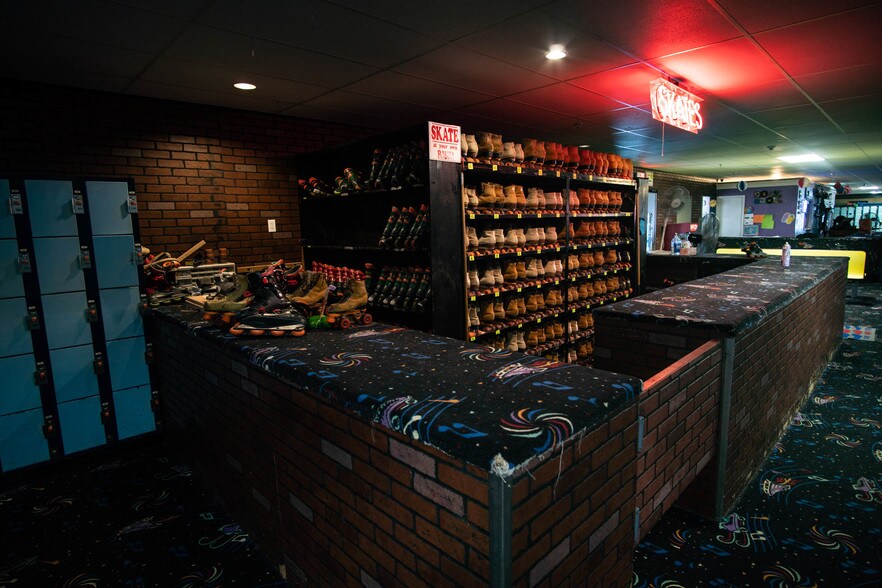 More Photos Of 1621 S Choctaw Rd, Choctaw Skating Rink For Sale