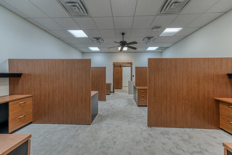 More Photos Of 1916 Martin Dr, Weatherford Office For Lease