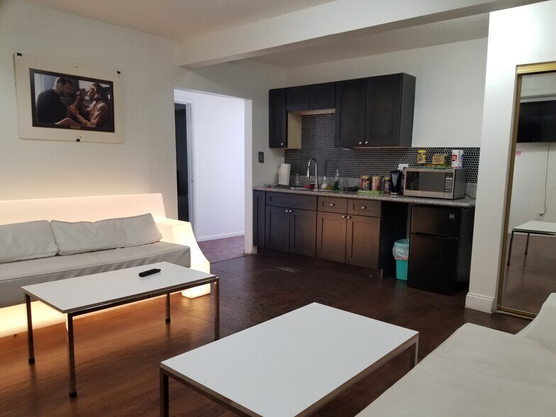 More Photos Of 910 E Sahara Ave, Las Vegas Loft Creative Space For Lease