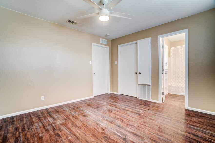 More Photos Of 216 Lucas St, San Antonio Apartments For Sale