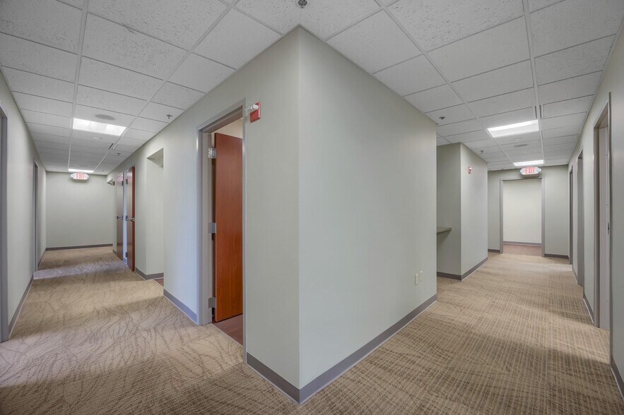 More Photos Of 21 Laurel Ave, Cornwall Medical For Lease