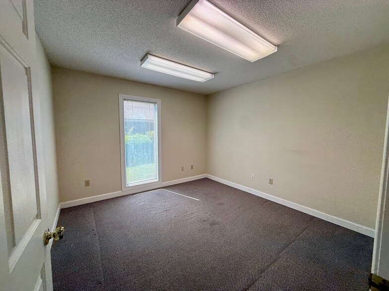 More Photos Of 2401-2411 S Charles Blvd, Greenville Office For Sale