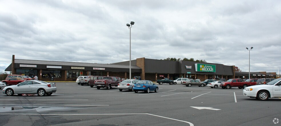 More Photos Of 614 L-614 T S Main St, King Unknown For Lease