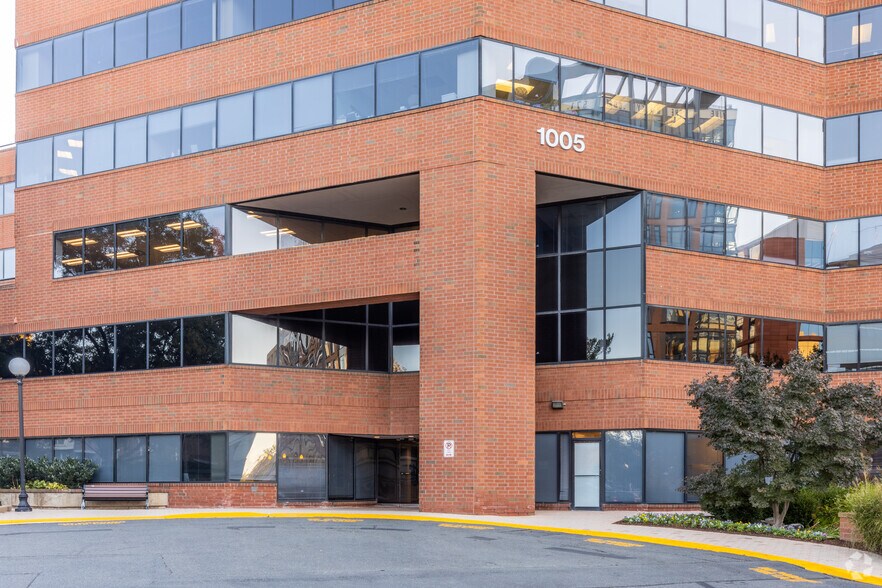 More Photos Of 1005 N Glebe Rd, Arlington Medical For Lease