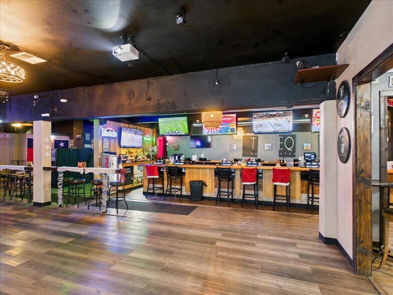 More Photos Of 1700 S Pahrump Valley Blvd, Pahrump Storefront For Sale