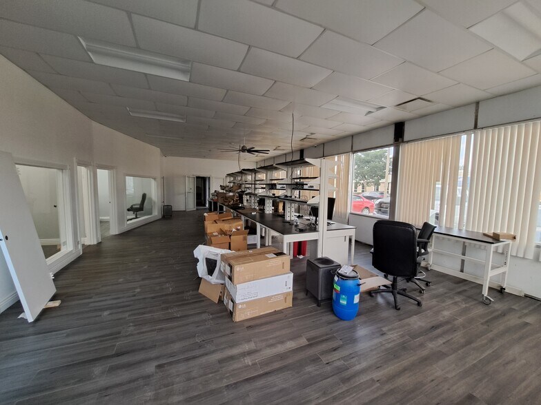 More Photos Of 625 Factory Rd, Addison Warehouse For Sale