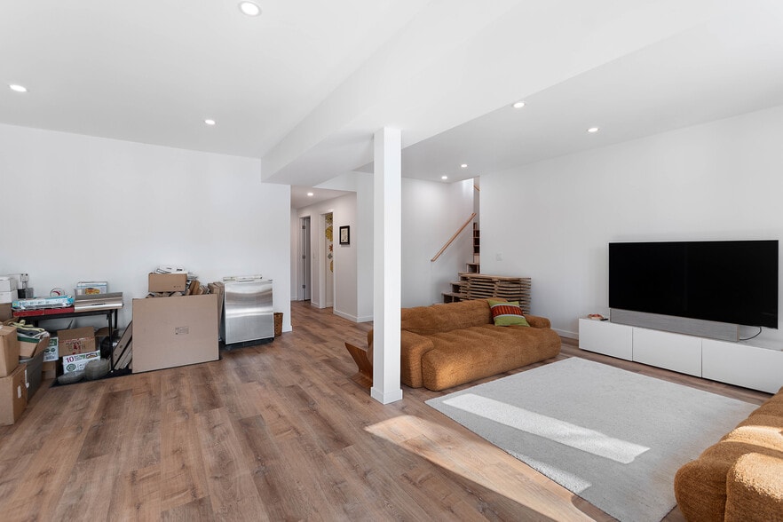 More Photos Of 7103 Lake View Rdg, Lake Ann Hospitality For Sale