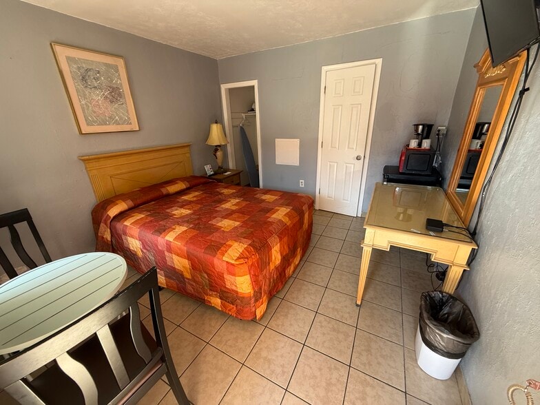 More Photos Of 4711 Atlantic Ave, Wildwood Hotel For Sale