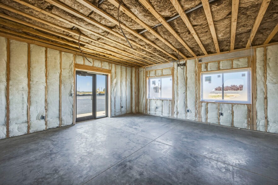 More Photos Of 1342 E Saint Helens St, Pasco Light Distribution For Lease