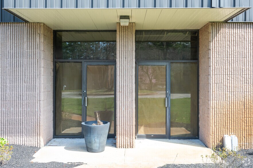 More Photos Of 77 Accord Park Dr, Norwell Research And Development For Lease