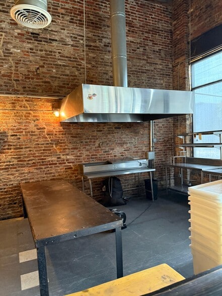 More Photos Of 3535 Chestnut Ave, Baltimore Restaurant For Lease
