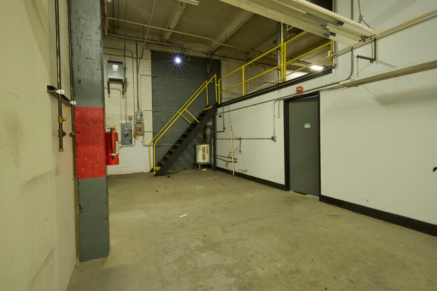 More Photos Of 51 Hayes Pl, Buffalo Industrial For Lease