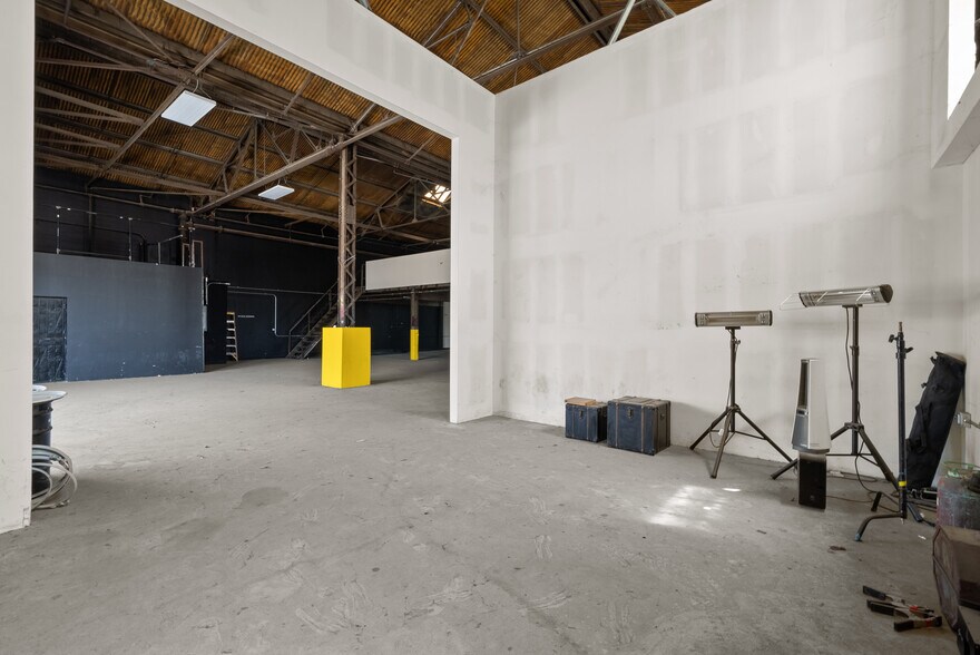 More Photos Of 2416 E 24th St, Vernon Industrial For Lease