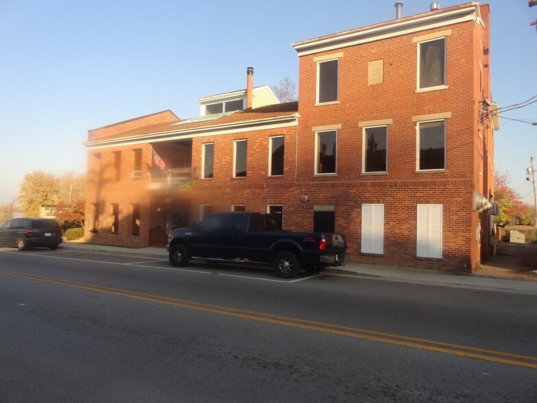 More Photos Of 215 Judiciary St, Aurora Restaurant For Sale