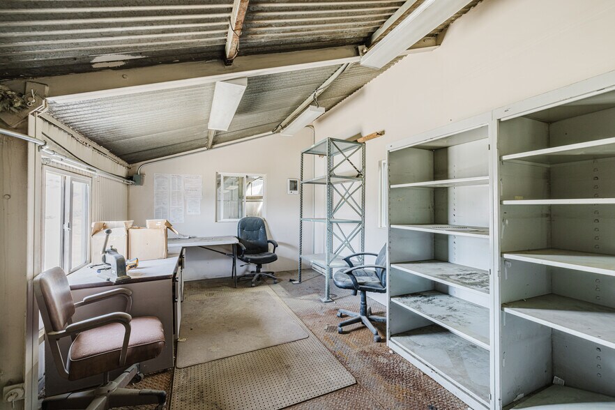 More Photos Of 824 Poplar St, Carlin Industrial For Sale