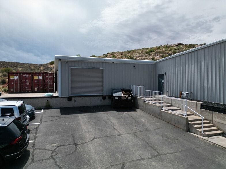 More Photos Of 590 N Main St, Leeds Manufacturing For Sale