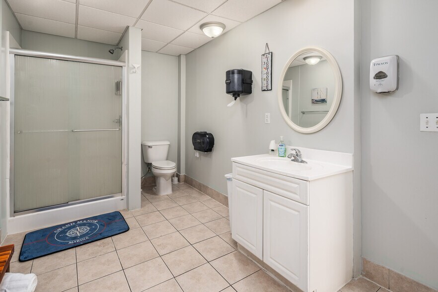 More Photos Of 738 E Main St, Belhaven Hotel For Sale