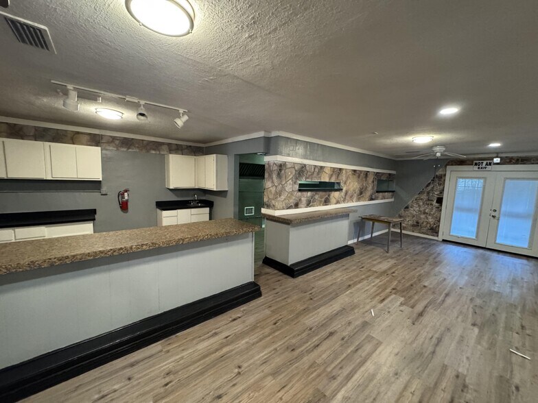 More Photos Of 7854 Moncrief-Dinsmore Rd, Jacksonville Freestanding For Sale