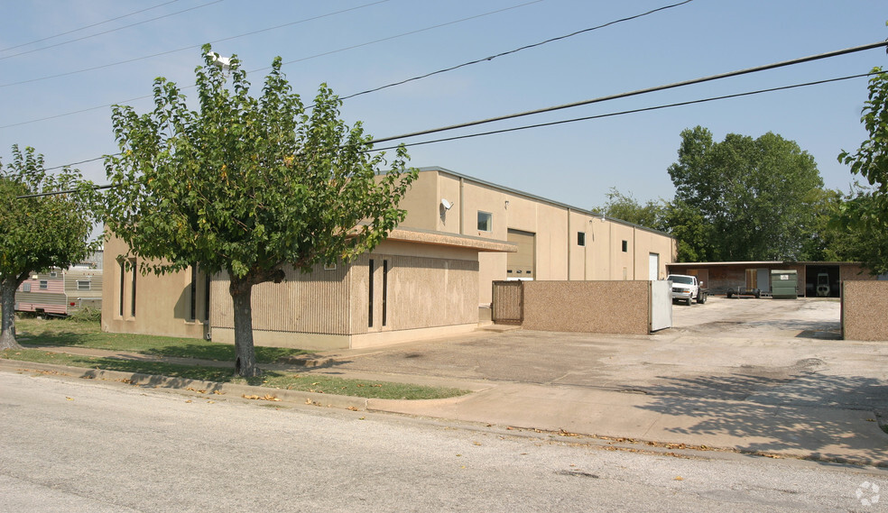 Primary Photo Of 3713 Cockrell Ave, Fort Worth Flex For Lease