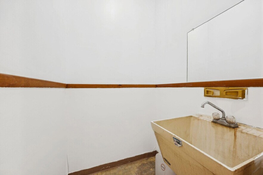 More Photos Of 819 S Moody Rd, Palatka Freestanding For Sale