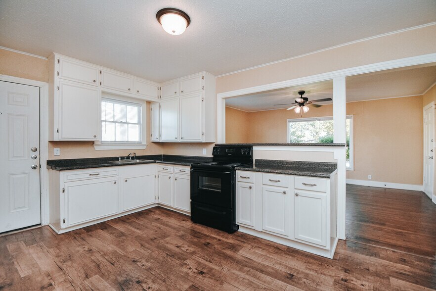 More Photos Of 1503 E Virginia Ave, Victoria Apartments For Sale