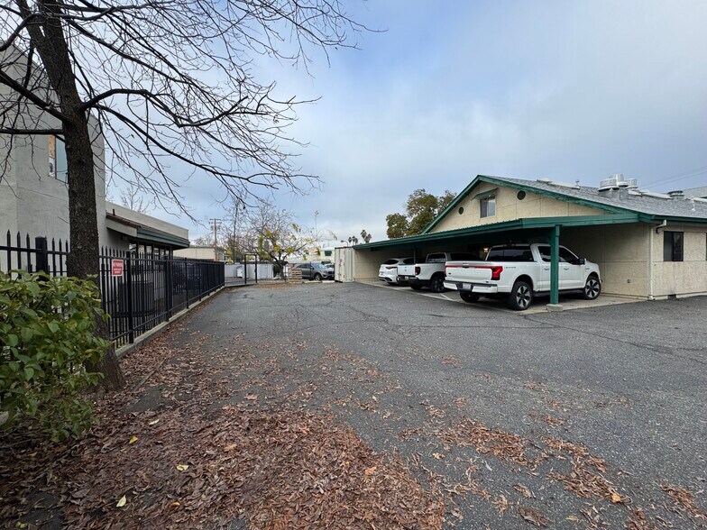 More Photos Of 2036 Railroad Ave, Redding Office For Sale