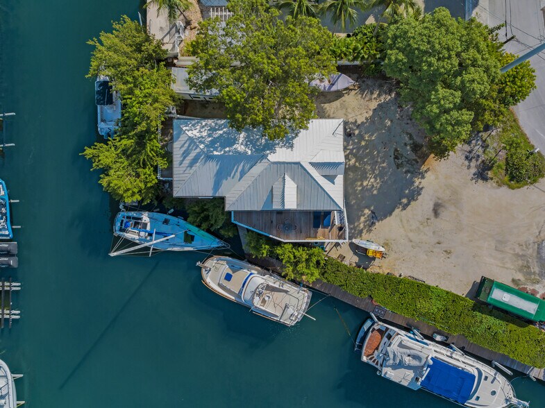 More Photos Of 90311 Old Hwy, Tavernier General Retail For Sale