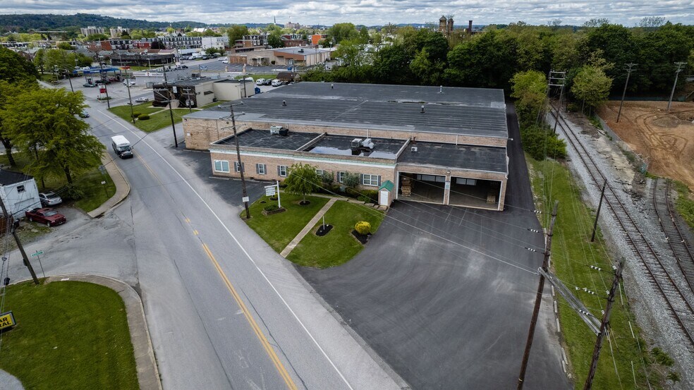 More Photos Of 300 N Sherman St, York Manufacturing For Lease