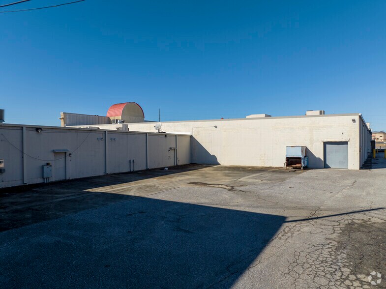 More Photos Of 3705-3789 Eastern Blvd, Montgomery Unknown For Lease