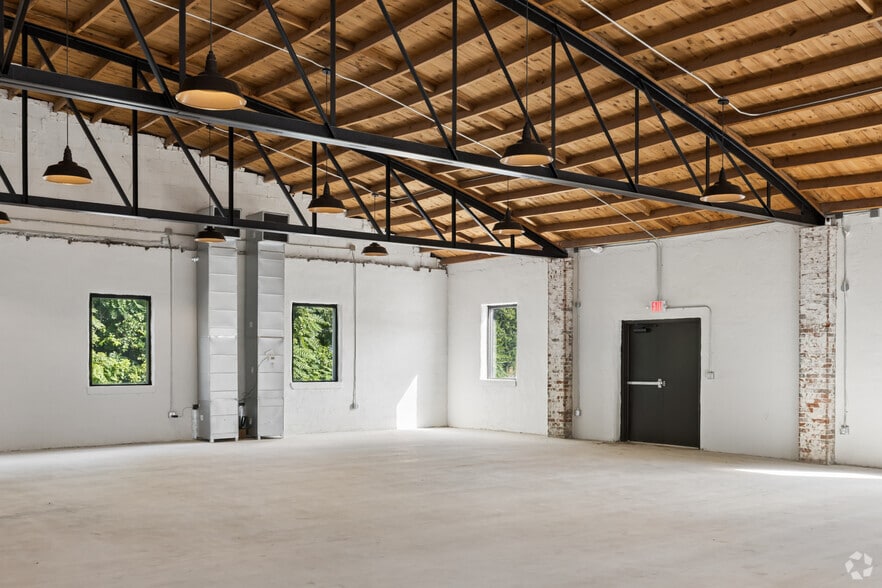 More Photos Of 111 Nashville Hwy N, Columbia Freestanding For Lease