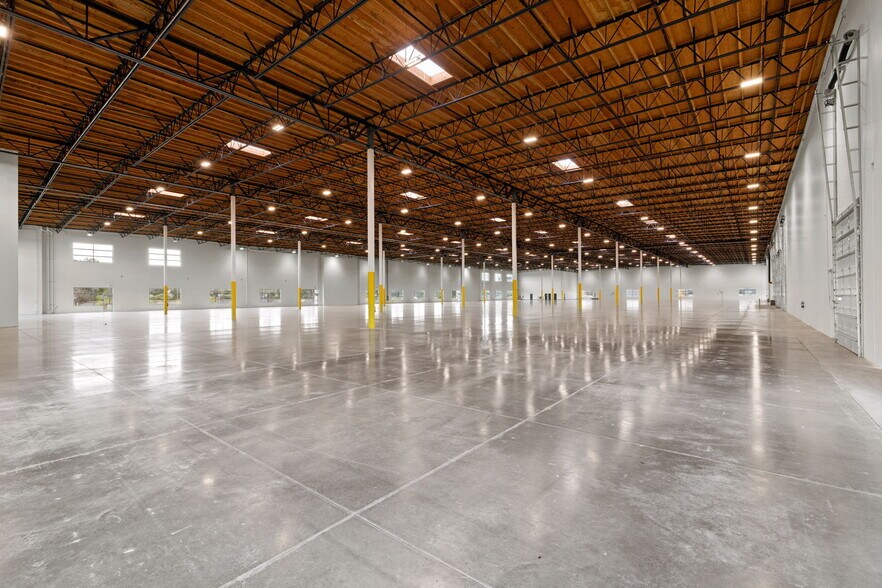More Photos Of 3808 Faraday Ave, Davis Distribution For Lease