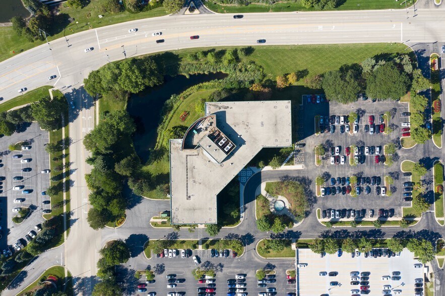 More Photos Of 1001 Warrenville Rd, Lisle Office For Lease