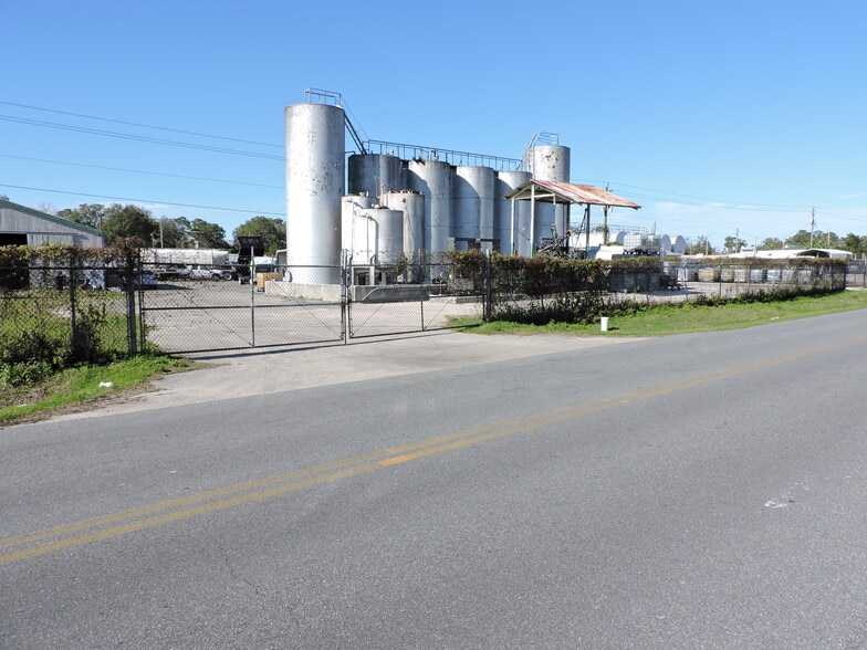 More Photos Of 1170 W Us-90, Lake City Light Distribution For Sale