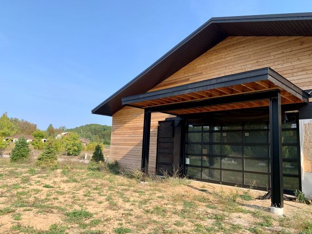 More Photos Of 7334 E Duck Lake Rd, Lake Leelanau Showroom For Sale