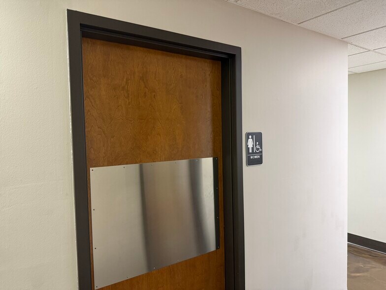 More Photos Of 975 Lombardi Ave, Green Bay Manufacturing For Lease