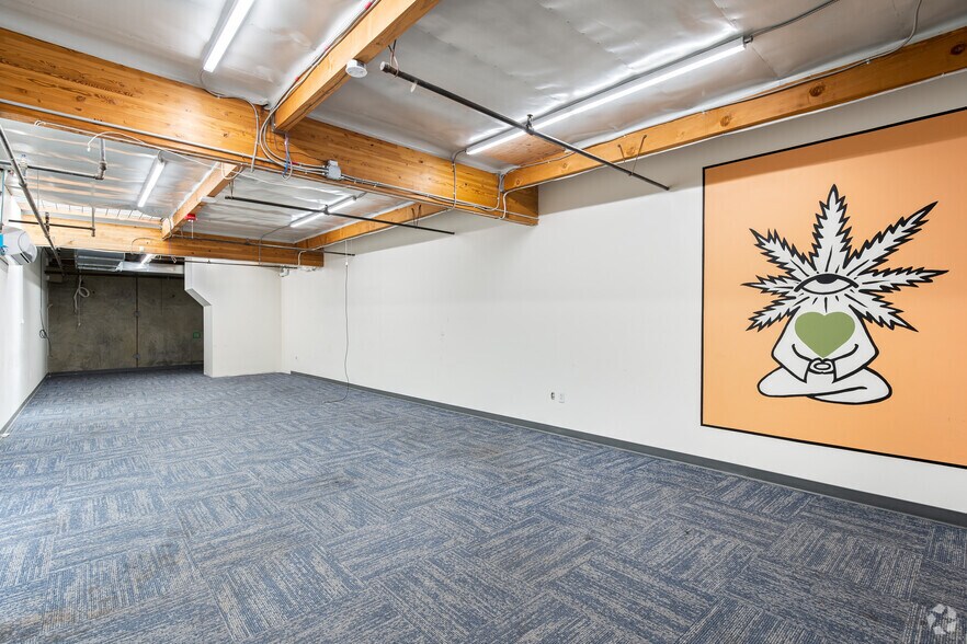 More Photos Of 414-420 Lesser St, Oakland Warehouse For Sale