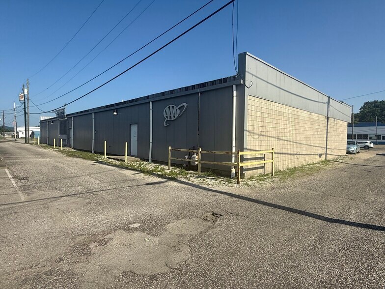 More Photos Of 1414 12th St, Portsmouth Freestanding For Lease