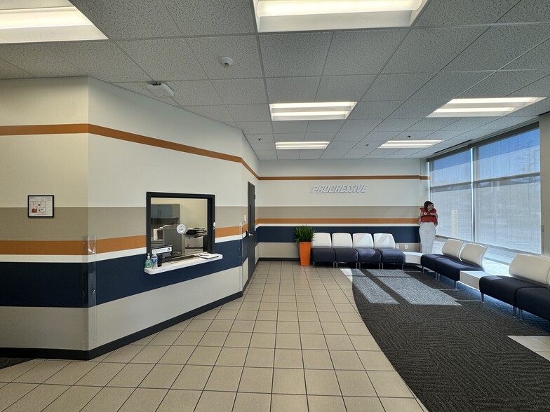 More Photos Of 4021 Tampa Rd, Oldsmar Showroom For Sale