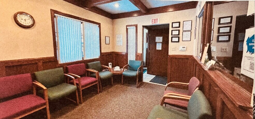 More Photos Of 1832-1848 Baldwin St, Jenison Office For Sale