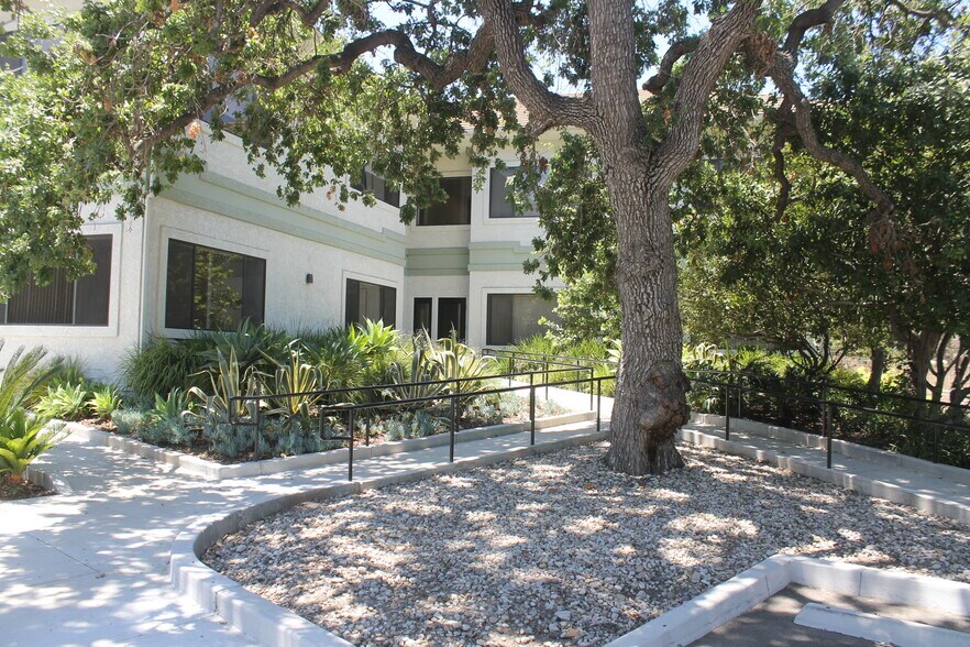 More Photos Of 123 Hodencamp Rd, Thousand Oaks Office For Lease