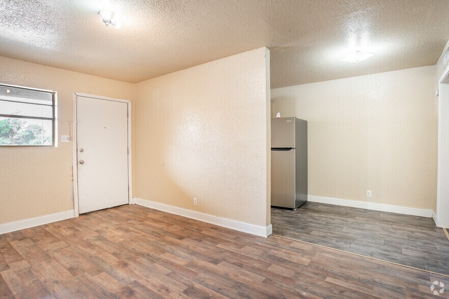 More Photos Of 905 Campus St, Beaumont Multifamily For Sale