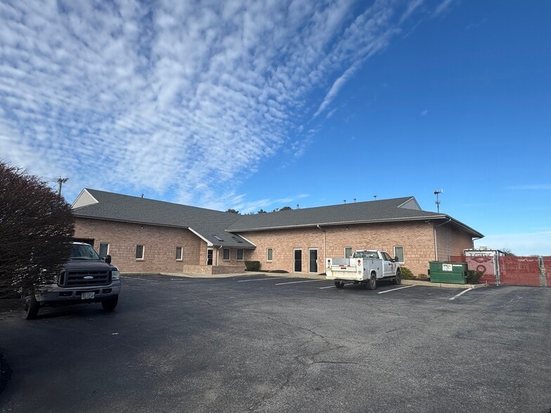 More Photos Of 431 Commerce Ln, West Berlin Office For Lease