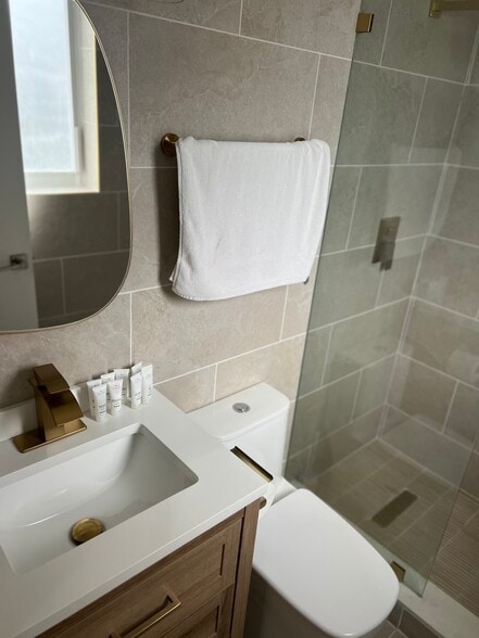 More Photos Of 327 Harding St, Hollywood Hotel For Sale